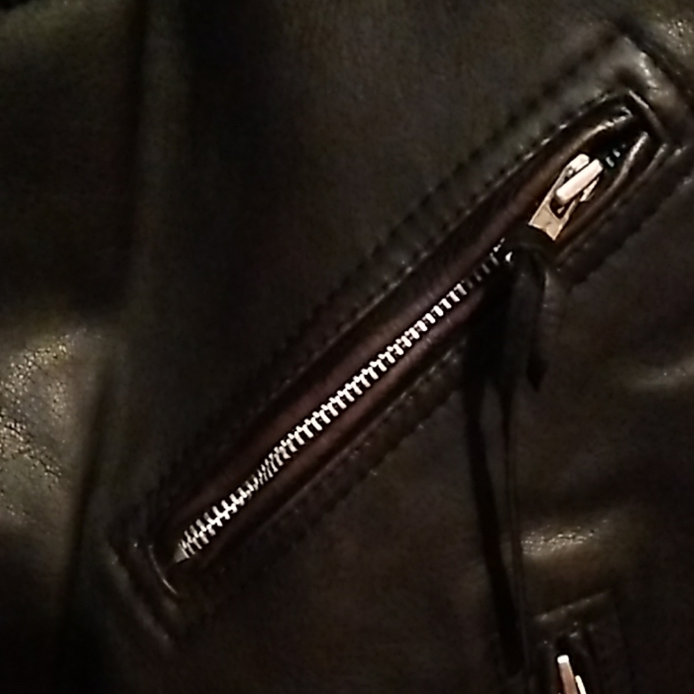 Leather jacket - Picture 2 of 8